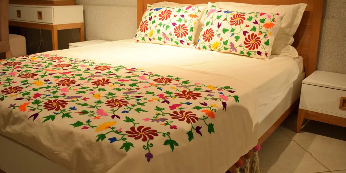 روتختی گلدوزی شده